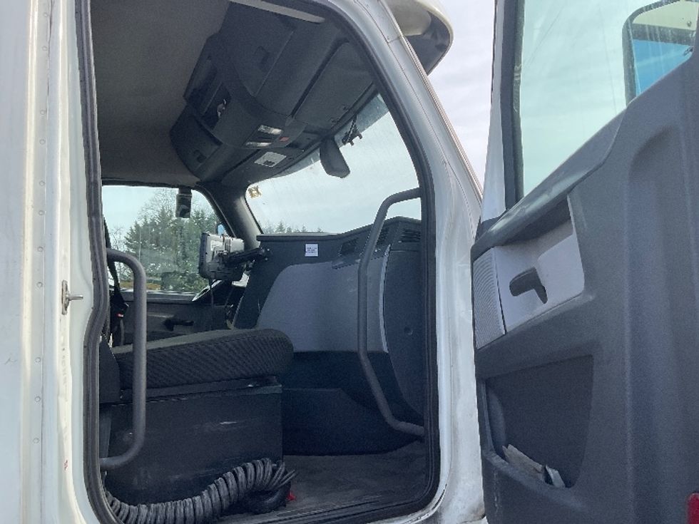 Day Cab Tractor-Heavy Duty Tractors-Freightliner-2019-T12664ST-Capitol Heights-MD-578,794\n\t\tmiles-$ 35,750 - Image 12