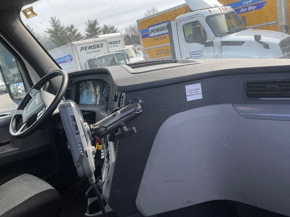 Day Cab Tractor-Heavy Duty Tractors-Freightliner-2019-T12664ST-Capitol Heights-MD-578,794\n\t\tmiles-$ 35,750 - Image 13