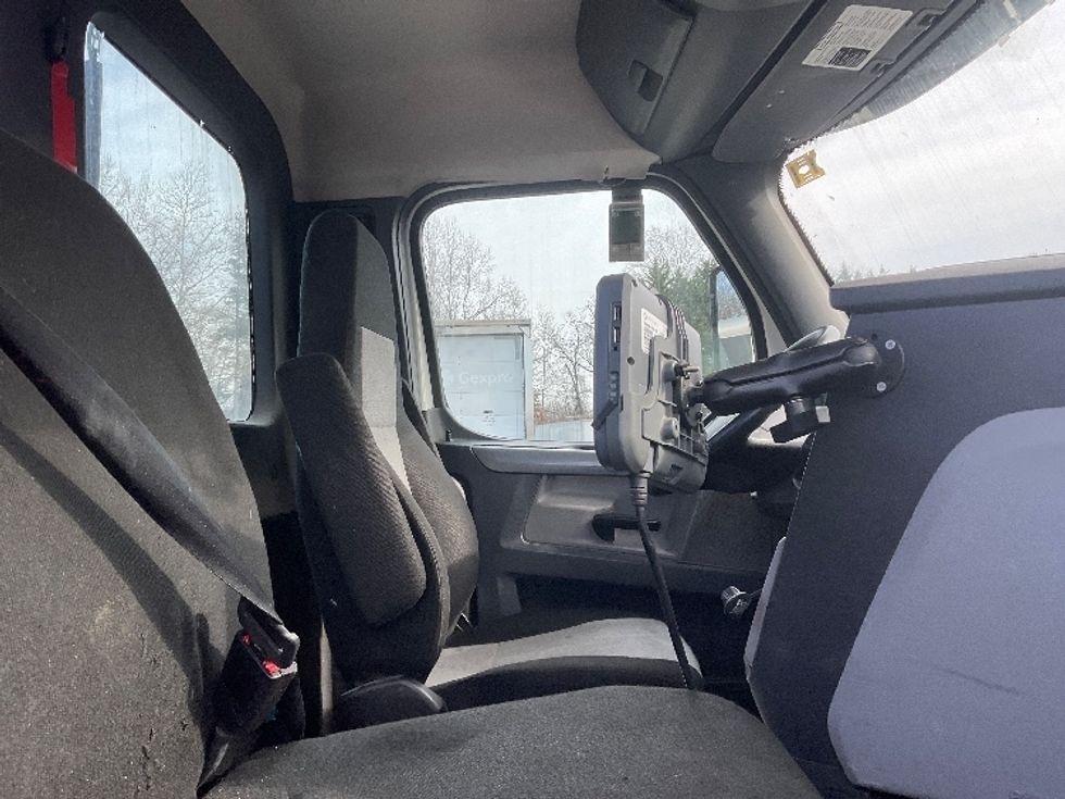 Day Cab Tractor-Heavy Duty Tractors-Freightliner-2019-T12664ST-Capitol Heights-MD-578,794\n\t\tmiles-$ 35,750 - Image 14