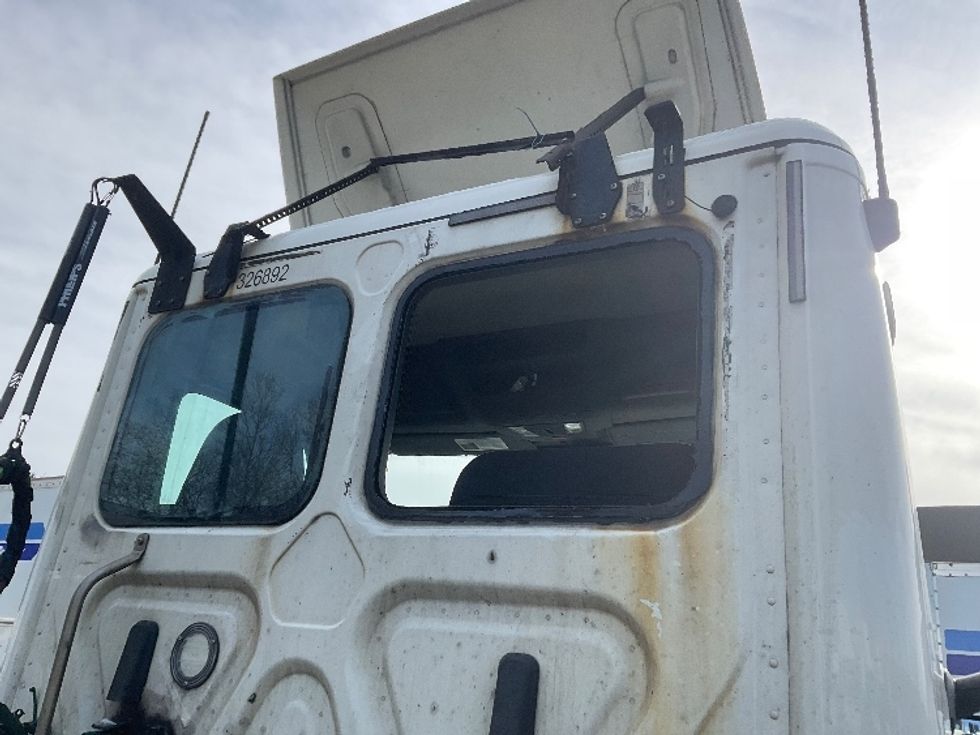 Day Cab Tractor-Heavy Duty Tractors-Freightliner-2019-T12664ST-Capitol Heights-MD-578,794\n\t\tmiles-$ 35,750 - Image 17