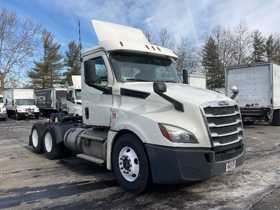 Day Cab Tractor-Heavy Duty Tractors-Freightliner-2019-T12664ST-Capitol Heights-MD-578,794\n\t\tmiles-$ 35,750 - Image 3