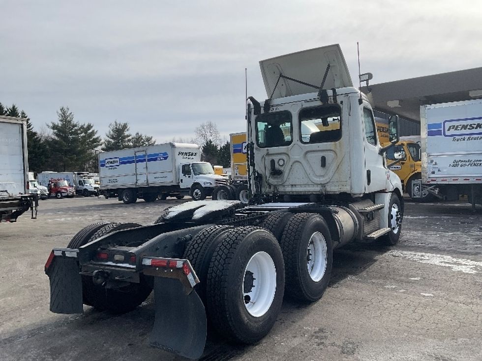 Day Cab Tractor-Heavy Duty Tractors-Freightliner-2019-T12664ST-Capitol Heights-MD-578,794\n\t\tmiles-$ 35,750 - Image 5