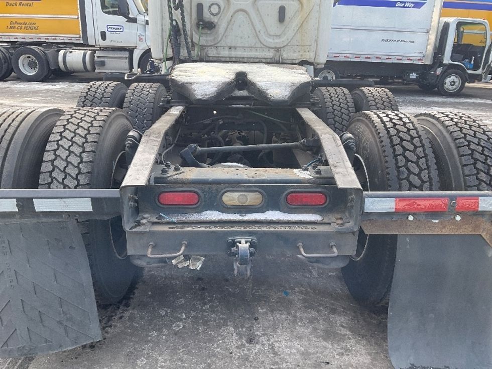 Day Cab Tractor-Heavy Duty Tractors-Freightliner-2019-T12664ST-Capitol Heights-MD-578,794\n\t\tmiles-$ 35,750 - Image 6