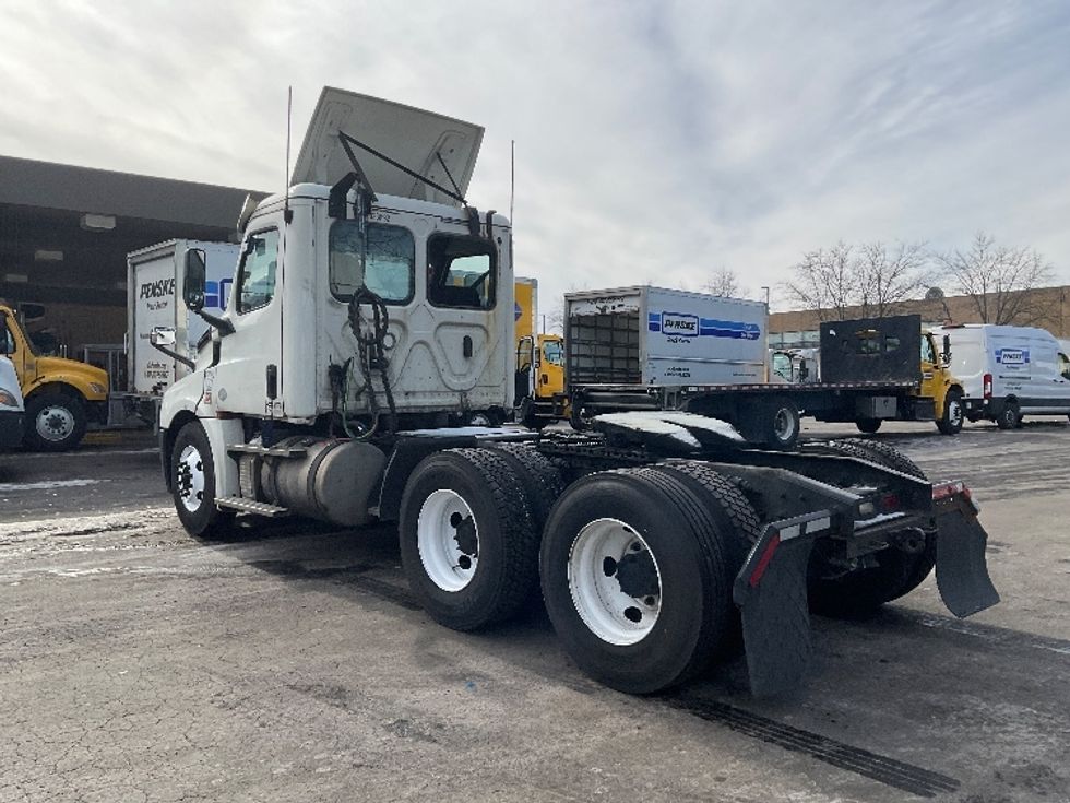 Day Cab Tractor-Heavy Duty Tractors-Freightliner-2019-T12664ST-Capitol Heights-MD-578,794\n\t\tmiles-$ 35,750 - Image 7