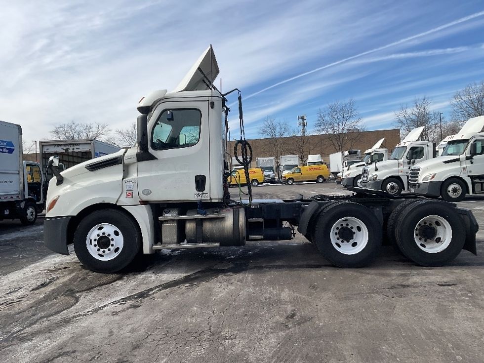 Day Cab Tractor-Heavy Duty Tractors-Freightliner-2019-T12664ST-Capitol Heights-MD-578,794\n\t\tmiles-$ 35,750 - Image 8