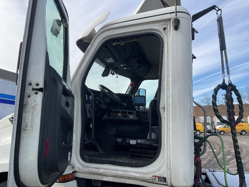 Day Cab Tractor-Heavy Duty Tractors-Freightliner-2019-T12664ST-Capitol Heights-MD-578,794\n\t\tmiles-$ 35,750 - Image 9