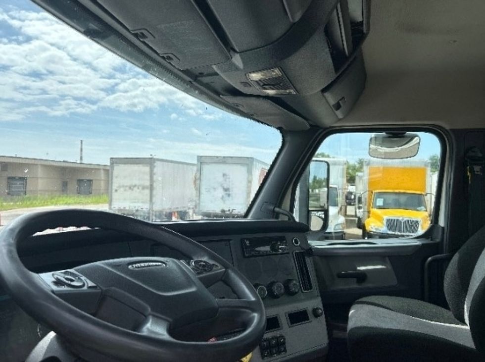 Day Cab Tractor-Heavy Duty Tractors-Freightliner-2019-T12664ST-Capitol Heights-MD-699,429\n\t\tmiles-$ 22,500 - Image 10