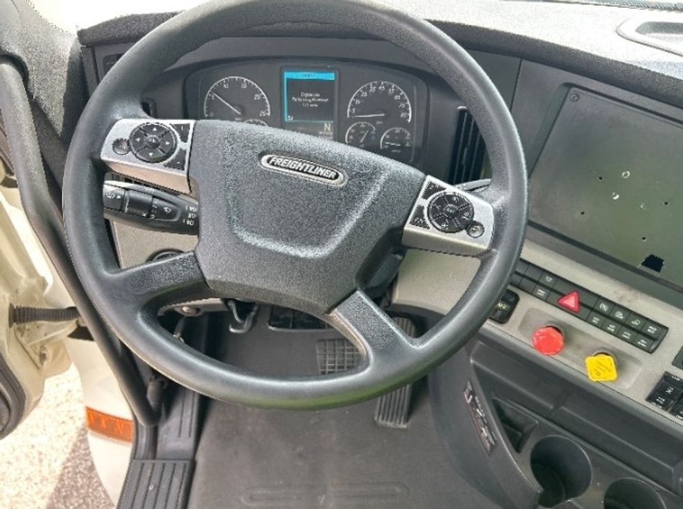 Day Cab Tractor-Heavy Duty Tractors-Freightliner-2019-T12664ST-Capitol Heights-MD-699,429\n\t\tmiles-$ 22,500 - Image 11
