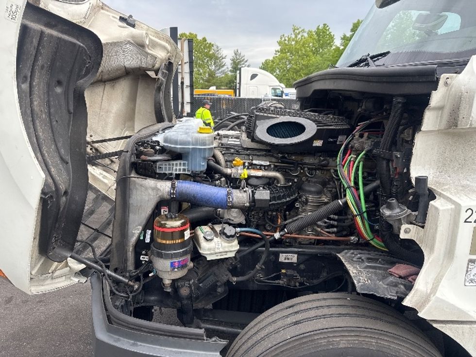 Day Cab Tractor-Heavy Duty Tractors-Freightliner-2019-T12664ST-Capitol Heights-MD-699,429\n\t\tmiles-$ 22,500 - Image 16