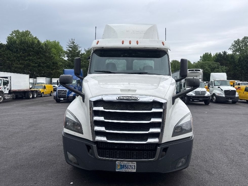 Day Cab Tractor-Heavy Duty Tractors-Freightliner-2019-T12664ST-Capitol Heights-MD-699,429\n\t\tmiles-$ 22,500 - Image 2
