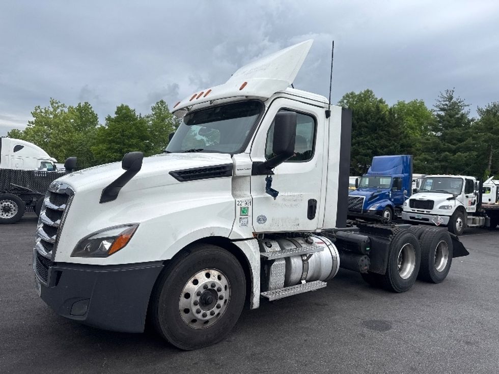 Day Cab Tractor-Heavy Duty Tractors-Freightliner-2019-T12664ST-Capitol Heights-MD-699,429\n\t\tmiles-$ 22,500 - Image 3