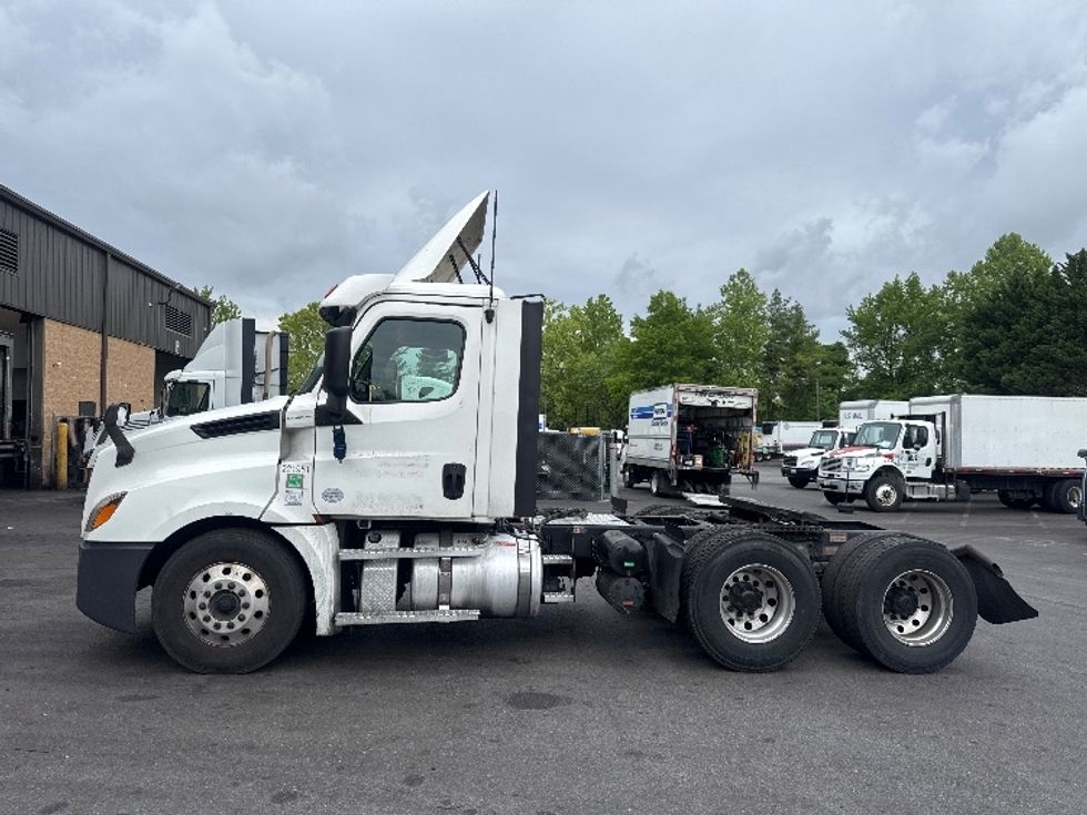 Day Cab Tractor-Heavy Duty Tractors-Freightliner-2019-T12664ST-Capitol Heights-MD-699,429\n\t\tmiles-$ 22,500 - Image 4