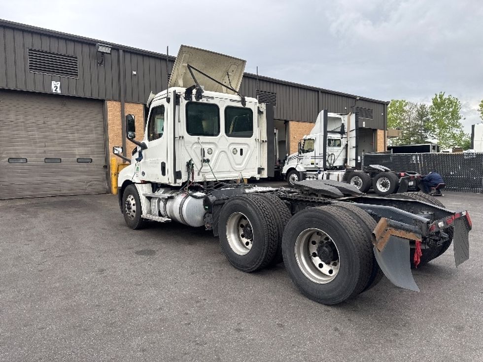 Day Cab Tractor-Heavy Duty Tractors-Freightliner-2019-T12664ST-Capitol Heights-MD-699,429\n\t\tmiles-$ 22,500 - Image 5