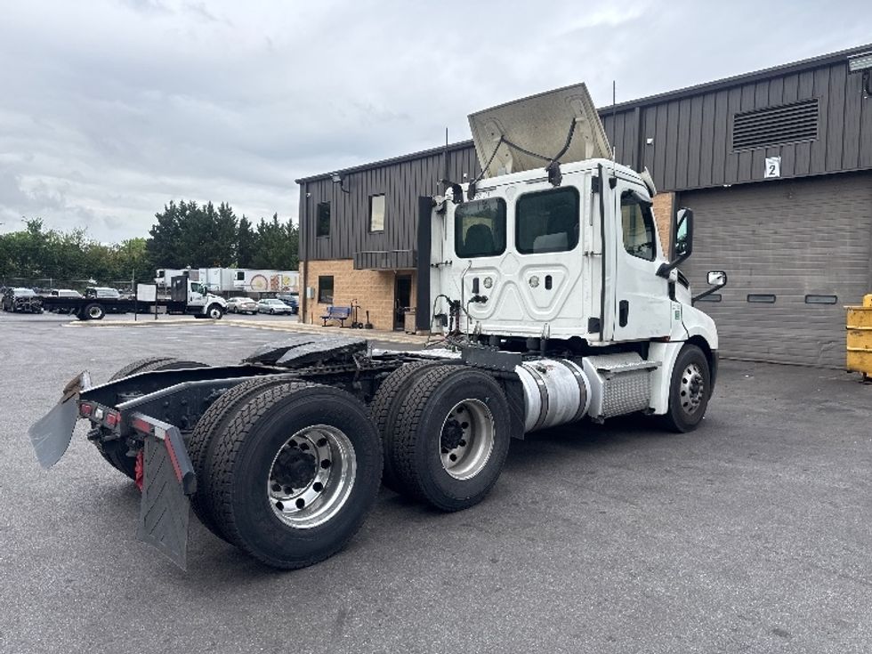 Day Cab Tractor-Heavy Duty Tractors-Freightliner-2019-T12664ST-Capitol Heights-MD-699,429\n\t\tmiles-$ 22,500 - Image 7