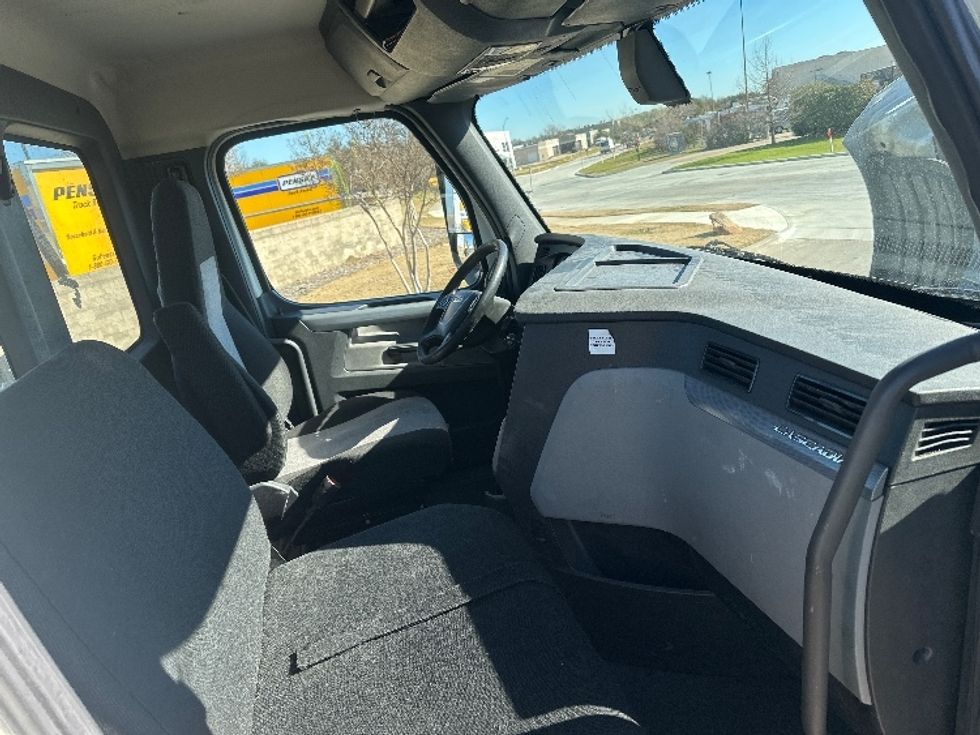 Day Cab Tractor-Heavy Duty Tractors-Freightliner-2019-T12664ST-Carrollton-TX-555,637\n\t\tmiles-$ 37,250 - Image 13