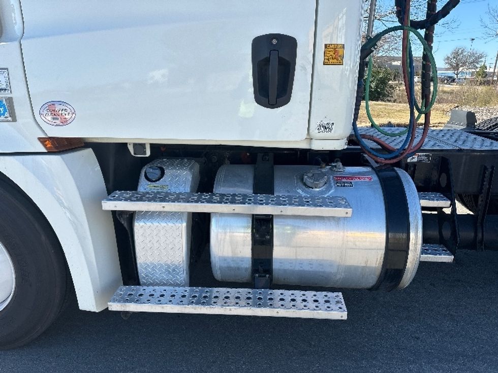 Day Cab Tractor-Heavy Duty Tractors-Freightliner-2019-T12664ST-Carrollton-TX-555,637\n\t\tmiles-$ 37,250 - Image 16