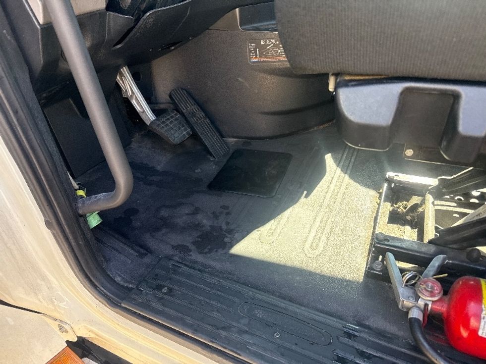 Day Cab Tractor-Heavy Duty Tractors-Freightliner-2019-T12664ST-Carrollton-TX-555,637\n\t\tmiles-$ 37,250 - Image 18