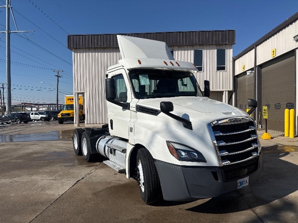 Day Cab Tractor-Heavy Duty Tractors-Freightliner-2019-T12664ST-Carrollton-TX-555,637\n\t\tmiles-$ 37,250 - Image 3