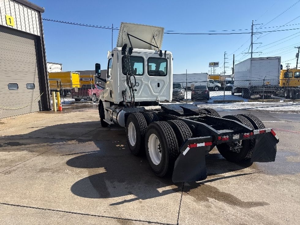 Day Cab Tractor-Heavy Duty Tractors-Freightliner-2019-T12664ST-Carrollton-TX-555,637\n\t\tmiles-$ 37,250 - Image 5