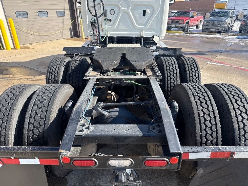 Day Cab Tractor-Heavy Duty Tractors-Freightliner-2019-T12664ST-Carrollton-TX-555,637\n\t\tmiles-$ 37,250 - Image 6