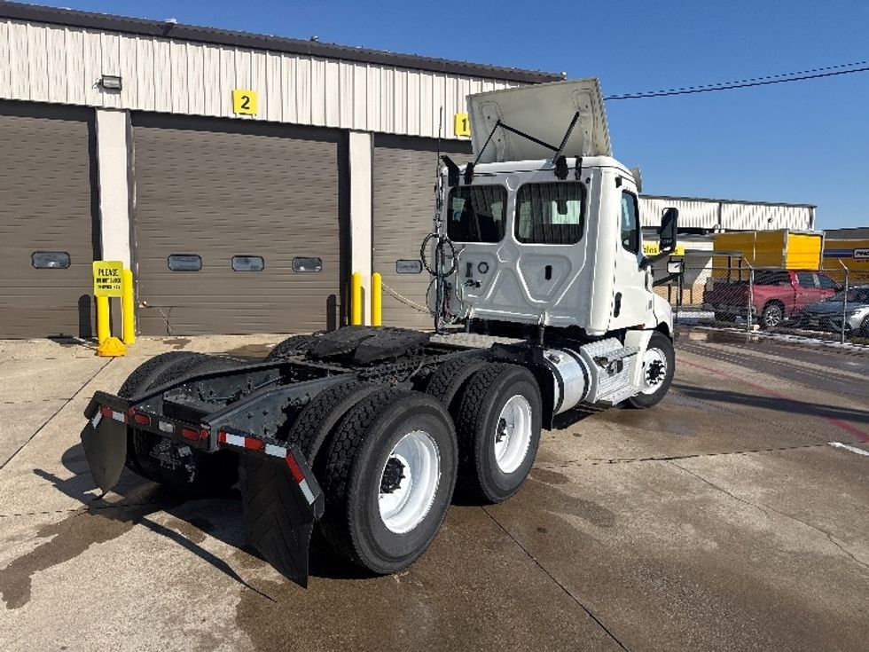 Day Cab Tractor-Heavy Duty Tractors-Freightliner-2019-T12664ST-Carrollton-TX-555,637\n\t\tmiles-$ 37,250 - Image 7