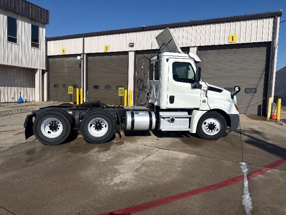 Day Cab Tractor-Heavy Duty Tractors-Freightliner-2019-T12664ST-Carrollton-TX-555,637\n\t\tmiles-$ 37,250 - Image 8