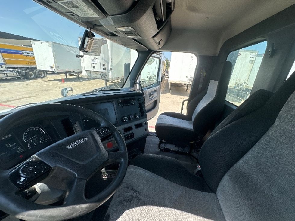 Day Cab Tractor-Heavy Duty Tractors-Freightliner-2019-T12664ST-Carrollton-TX-671,791\n\t\tmiles-$ 28,000 - Image 10