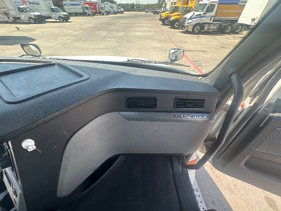 Day Cab Tractor-Heavy Duty Tractors-Freightliner-2019-T12664ST-Carrollton-TX-671,791\n\t\tmiles-$ 28,000 - Image 13