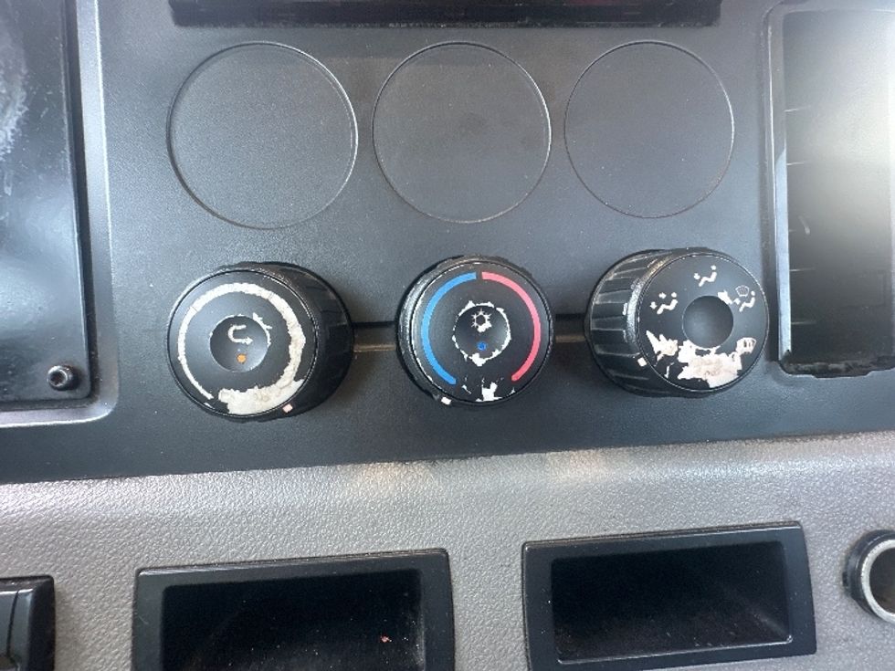 Day Cab Tractor-Heavy Duty Tractors-Freightliner-2019-T12664ST-Carrollton-TX-671,791\n\t\tmiles-$ 28,000 - Image 20