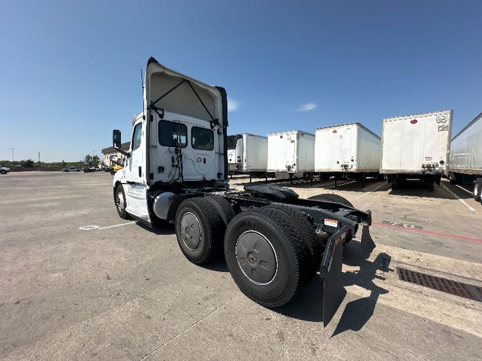 Day Cab Tractor-Heavy Duty Tractors-Freightliner-2019-T12664ST-Carrollton-TX-671,791\n\t\tmiles-$ 28,000 - Image 5