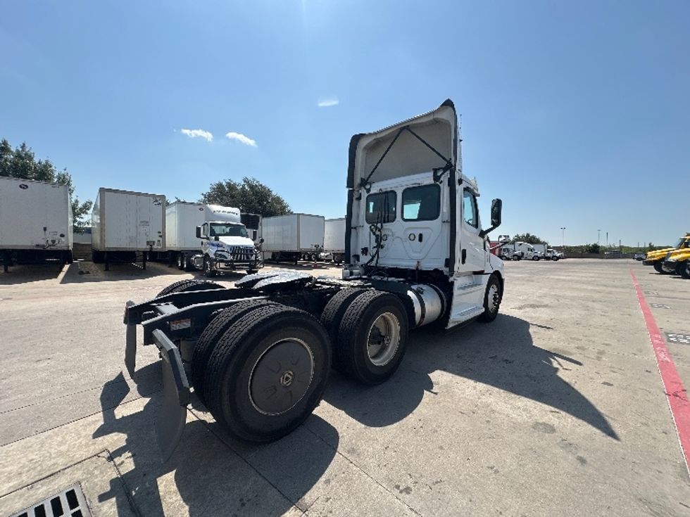 Day Cab Tractor-Heavy Duty Tractors-Freightliner-2019-T12664ST-Carrollton-TX-671,791\n\t\tmiles-$ 28,000 - Image 7