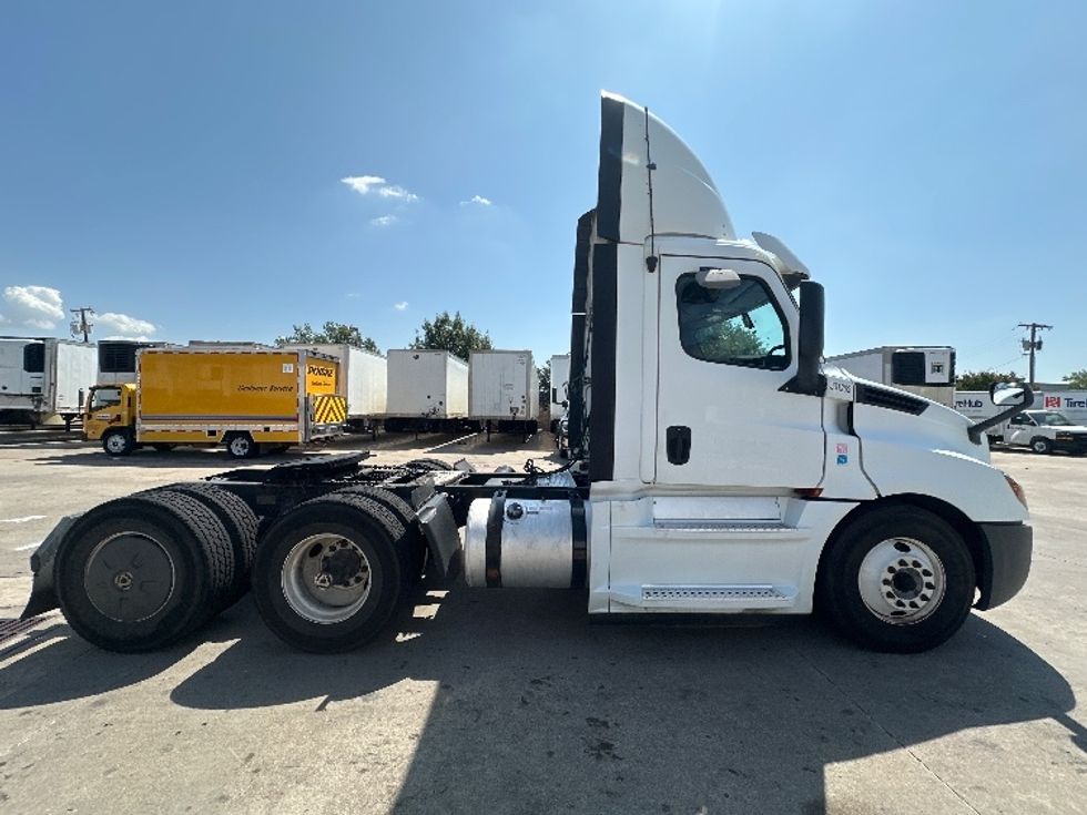 Day Cab Tractor-Heavy Duty Tractors-Freightliner-2019-T12664ST-Carrollton-TX-671,791\n\t\tmiles-$ 28,000 - Image 8