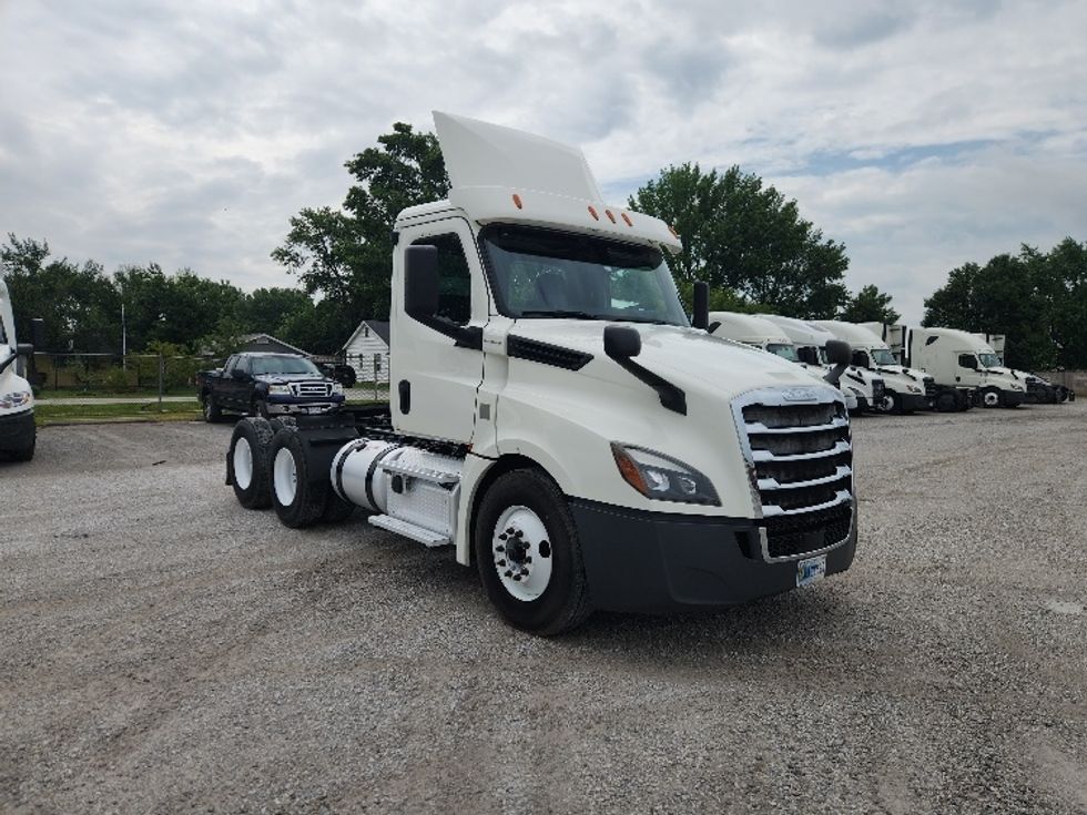 Day Cab Tractor-Heavy Duty Tractors-Freightliner-2019-T12664ST-Carthage-MO-420,809\n\t\tmiles-$ 48,250 - Image 1
