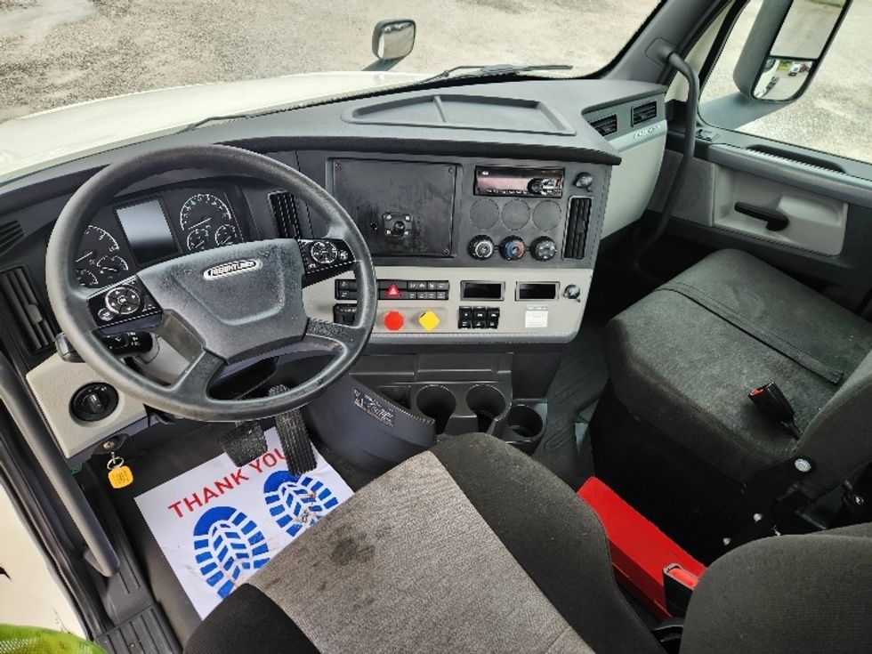 Day Cab Tractor-Heavy Duty Tractors-Freightliner-2019-T12664ST-Carthage-MO-420,809\n\t\tmiles-$ 48,250 - Image 11