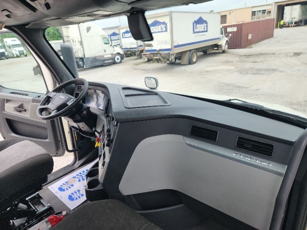 Day Cab Tractor-Heavy Duty Tractors-Freightliner-2019-T12664ST-Carthage-MO-420,809\n\t\tmiles-$ 48,250 - Image 13