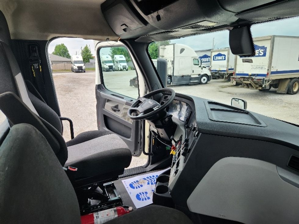 Day Cab Tractor-Heavy Duty Tractors-Freightliner-2019-T12664ST-Carthage-MO-420,809\n\t\tmiles-$ 48,250 - Image 14