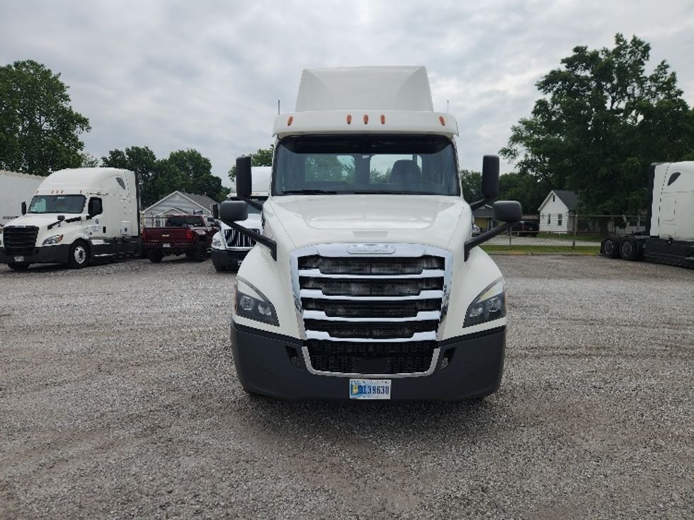 Day Cab Tractor-Heavy Duty Tractors-Freightliner-2019-T12664ST-Carthage-MO-420,809\n\t\tmiles-$ 48,250 - Image 2