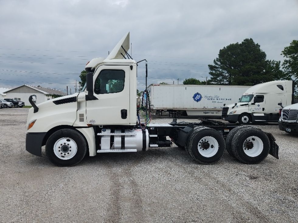 Day Cab Tractor-Heavy Duty Tractors-Freightliner-2019-T12664ST-Carthage-MO-420,809\n\t\tmiles-$ 48,250 - Image 4