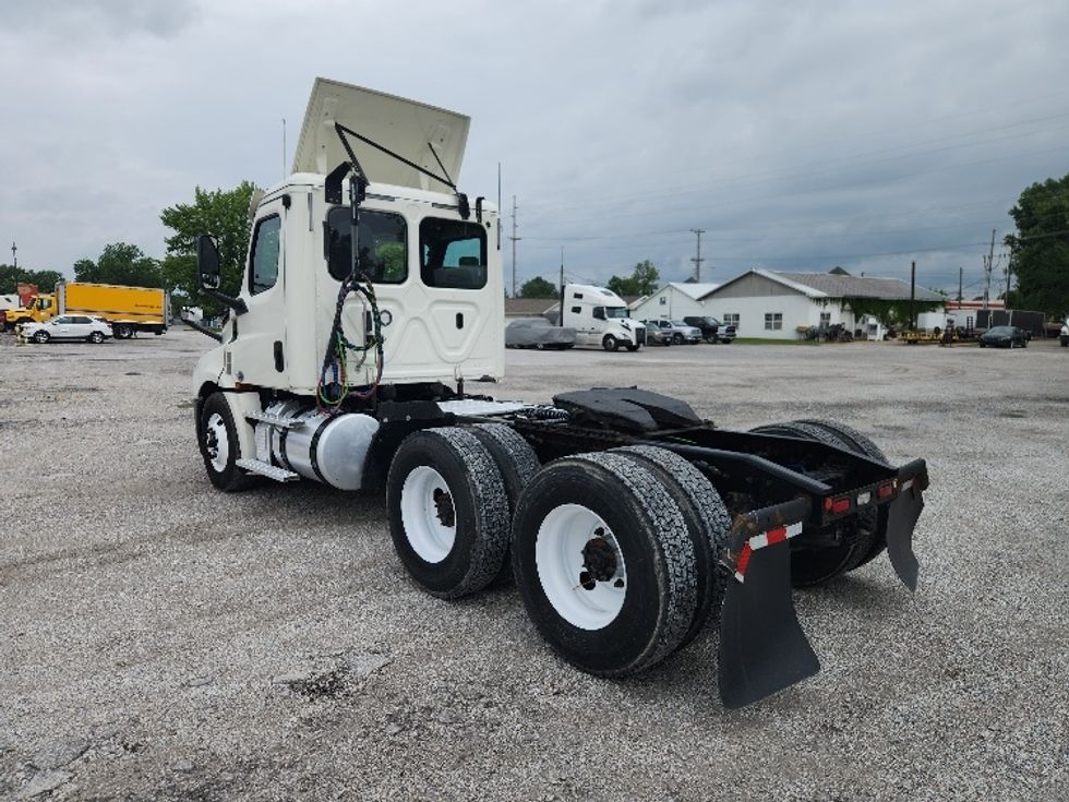 Day Cab Tractor-Heavy Duty Tractors-Freightliner-2019-T12664ST-Carthage-MO-420,809\n\t\tmiles-$ 48,250 - Image 5