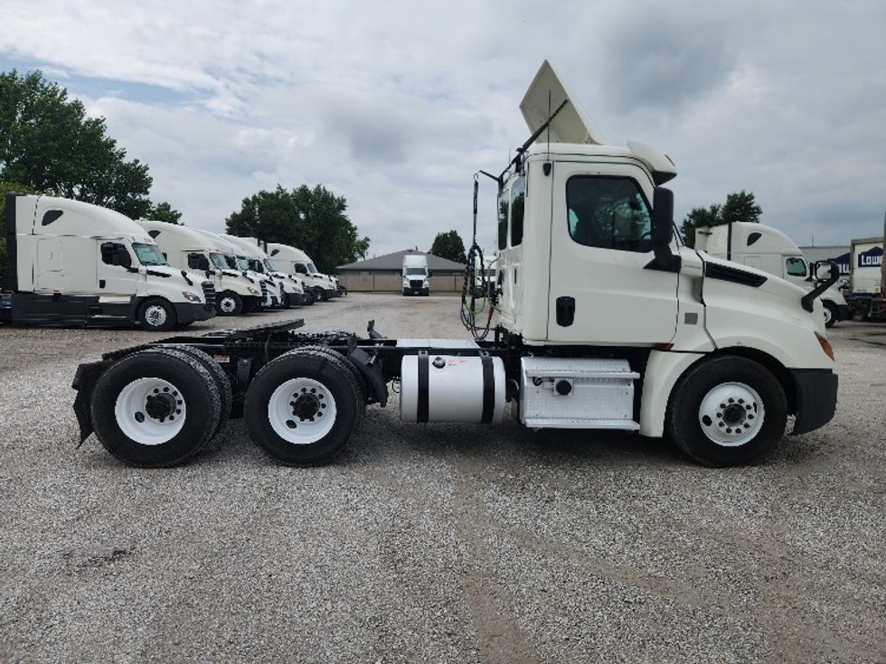 Day Cab Tractor-Heavy Duty Tractors-Freightliner-2019-T12664ST-Carthage-MO-420,809\n\t\tmiles-$ 48,250 - Image 8