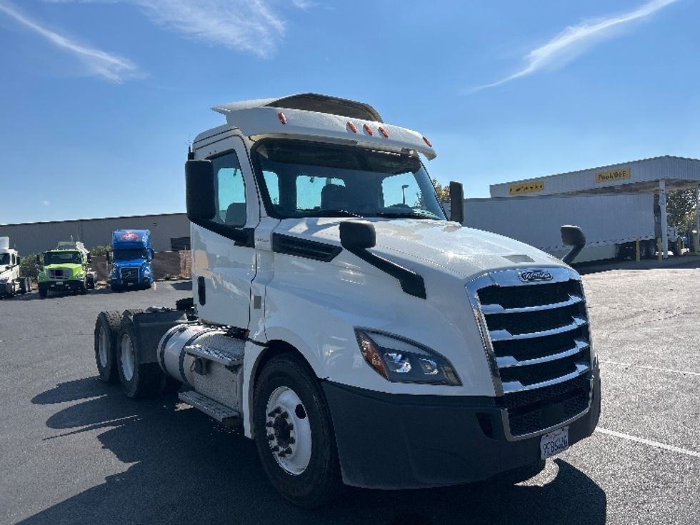 Day Cab Tractor-Heavy Duty Tractors-Freightliner-2019-T12664ST-Ceres-CA-322,460\n\t\tmiles-$ 49,250 - Image 1
