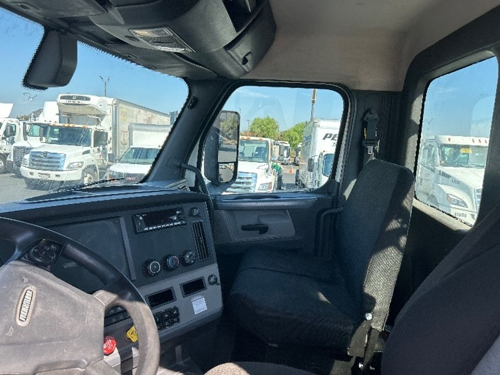 Day Cab Tractor-Heavy Duty Tractors-Freightliner-2019-T12664ST-Ceres-CA-322,460\n\t\tmiles-$ 49,250 - Image 10