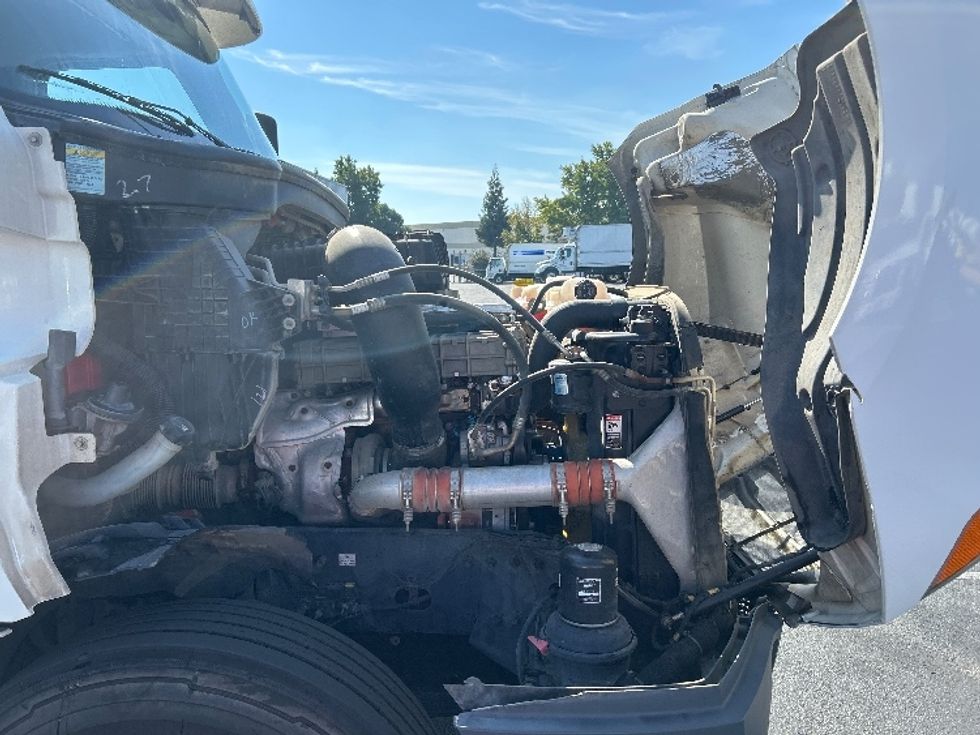 Day Cab Tractor-Heavy Duty Tractors-Freightliner-2019-T12664ST-Ceres-CA-322,460\n\t\tmiles-$ 49,250 - Image 15