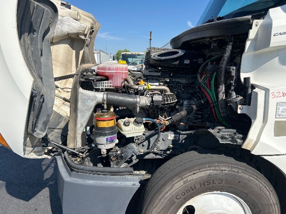 Day Cab Tractor-Heavy Duty Tractors-Freightliner-2019-T12664ST-Ceres-CA-322,460\n\t\tmiles-$ 49,250 - Image 16