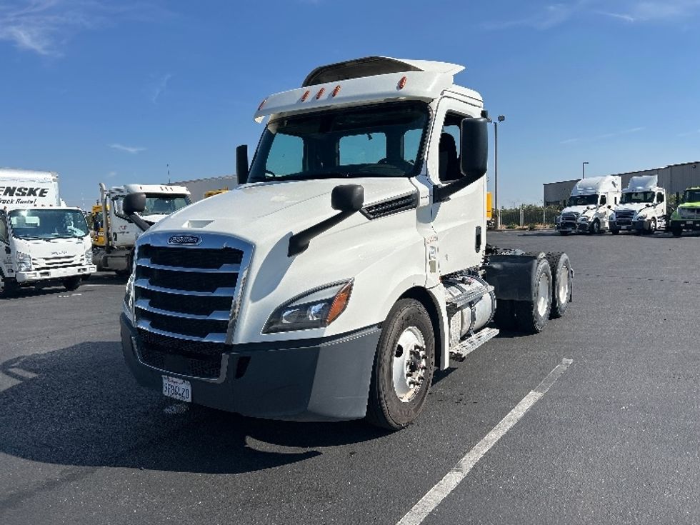 Day Cab Tractor-Heavy Duty Tractors-Freightliner-2019-T12664ST-Ceres-CA-322,460\n\t\tmiles-$ 49,250 - Image 3