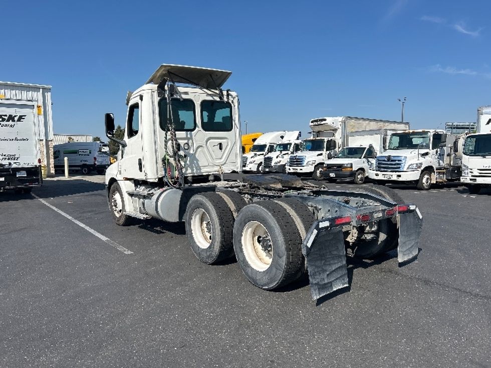 Day Cab Tractor-Heavy Duty Tractors-Freightliner-2019-T12664ST-Ceres-CA-322,460\n\t\tmiles-$ 49,250 - Image 5