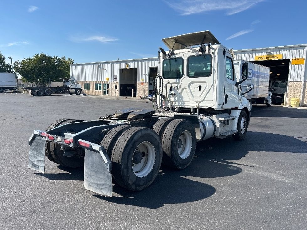 Day Cab Tractor-Heavy Duty Tractors-Freightliner-2019-T12664ST-Ceres-CA-322,460\n\t\tmiles-$ 49,250 - Image 7