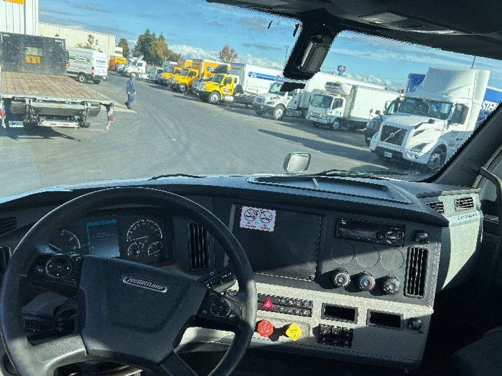 Day Cab Tractor-Heavy Duty Tractors-Freightliner-2019-T12664ST-Ceres-CA-354,631\n\t\tmiles-$ 50,500 - Image 11