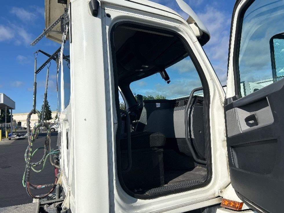Day Cab Tractor-Heavy Duty Tractors-Freightliner-2019-T12664ST-Ceres-CA-354,631\n\t\tmiles-$ 50,500 - Image 12