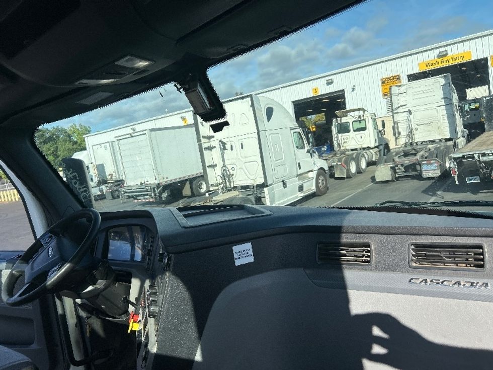 Day Cab Tractor-Heavy Duty Tractors-Freightliner-2019-T12664ST-Ceres-CA-354,631\n\t\tmiles-$ 50,500 - Image 13